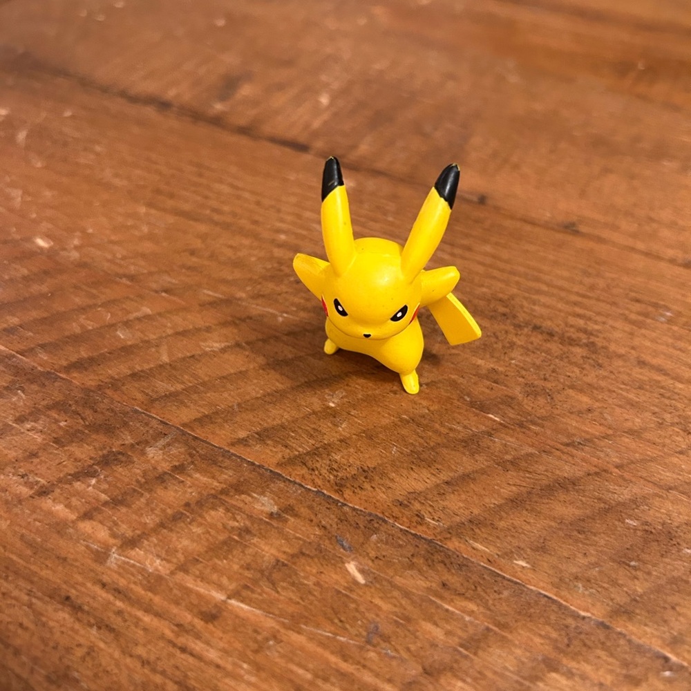 2015 Nintendo Pokemon Miniature Angry Pikachu Toy Figurine as is